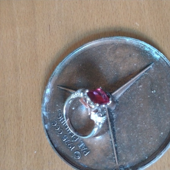 Ring 💍 - Picture 1 of 3